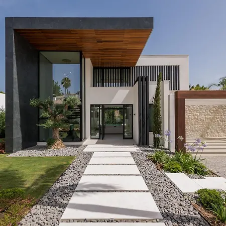 Sirius: Luxury Golf Valley Retreat With Private Heated Pool *