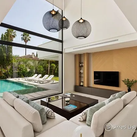 Vacation I Sirius, Golf Valley, Private Heated Pool, Sauna, Billiard, Cinema, Awarded Villa