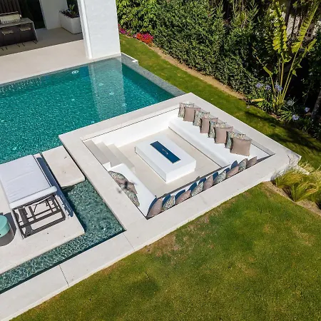 Vacation I Sirius, Golf Valley, Private Heated Pool, Sauna, Billiard, Cinema, Awarded Villa