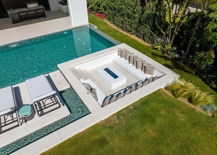 Vacation I Sirius, Golf Valley, Private Heated Pool, Sauna, Billiard, Cinema, Awarded Villa