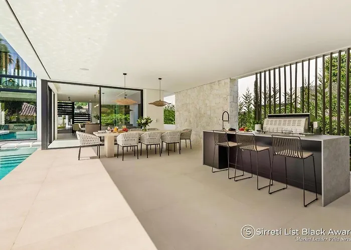 Vacation I Sirius, Golf Valley, Private Heated Pool, Sauna, Billiard, Cinema, Awarded Villa *