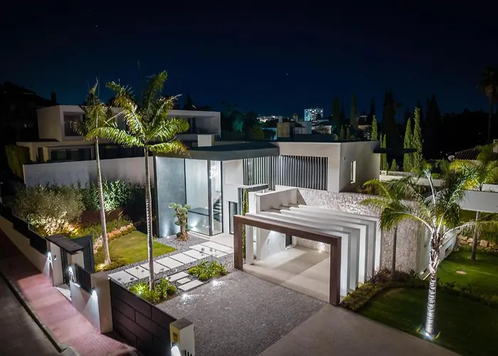 Vacation I Sirius, Golf Valley, Private Heated Pool, Sauna, Billiard, Cinema, Awarded Villa Marbella